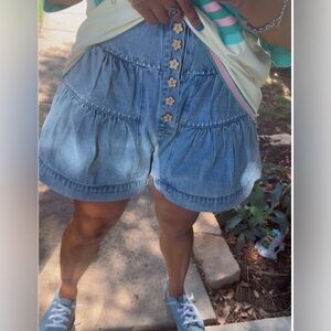 High Rise Tierred Washed Denim Shorts With Flower Buttons
